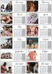 Calendrier photo personnalisé avec souvenirs – Une collection de photos familiales et amicales accompagnées d'un calendrier mensuel. Chaque mois est illustré par une image chaleureuse représentant des moments précieux : hiver enneigé, câlins, jeux d'enfants, balades en nature et instants de complicité. Un design épuré mettant en valeur les souvenirs inoubliables tout au long de l'année. 