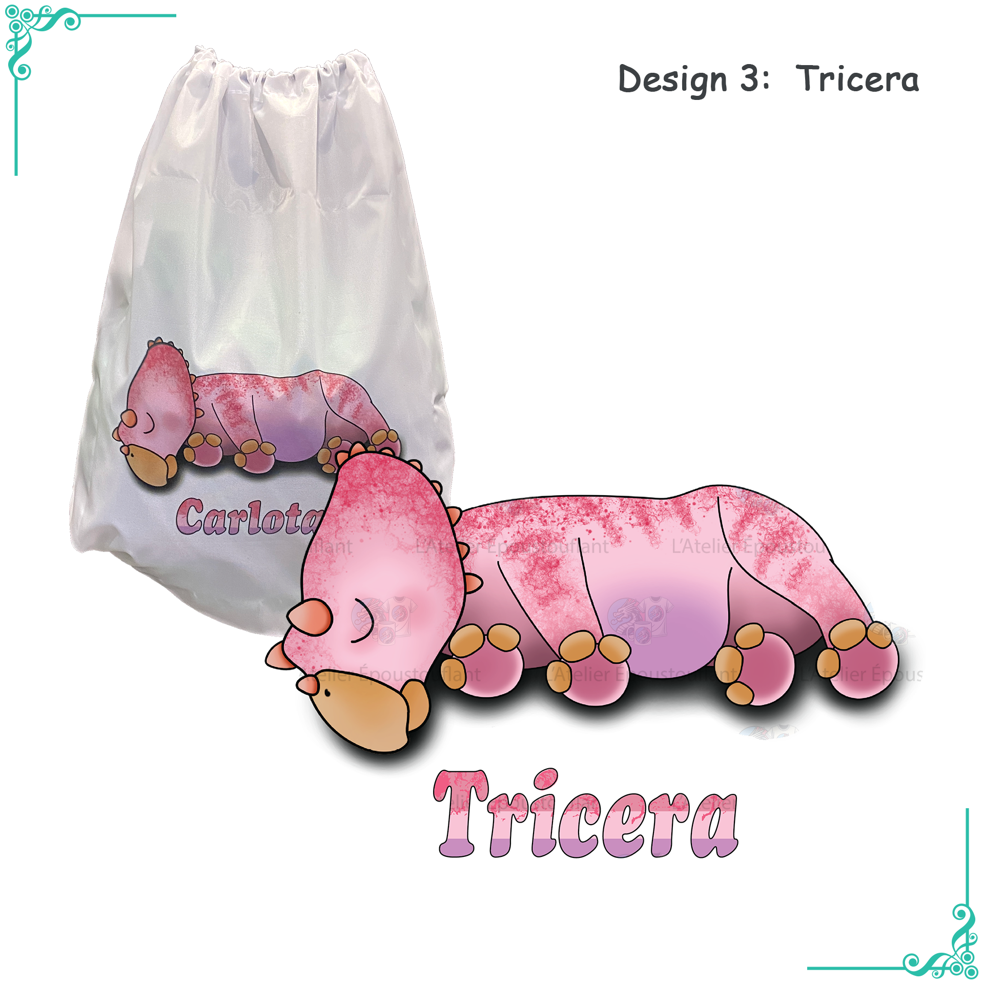 Sac blanc décoré d'un dinosaure Triceratops rose. Illustration montrant un dinosaure endormi avec des détails doux et arrondis. Le nom "Carlota" est inscrit sur le sac. Idéal pour les enfants.